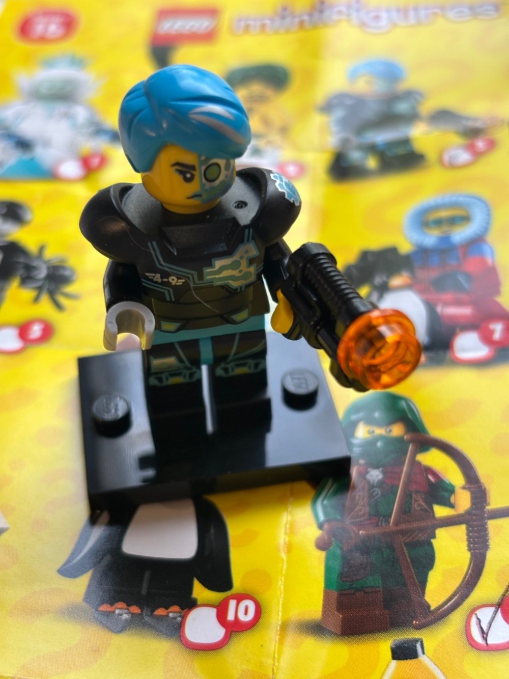 LEGO Series 16 "CYBORG" col246 with stand, pamphlet & accessories.
